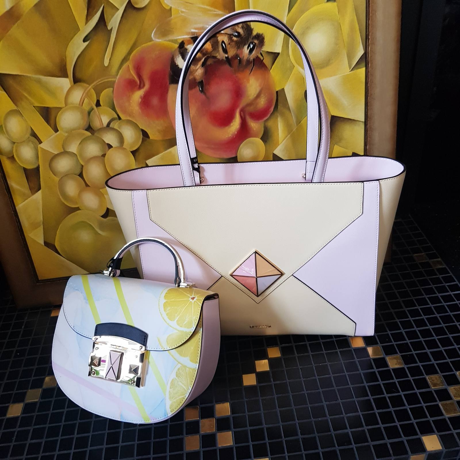 Женские дизайнерские кожаные сумки из новой коллекции итальянского бренда Cromia New 2020 в продаже с доставкой по России в Интернет-магазине Robinzon Bags (фото 5)