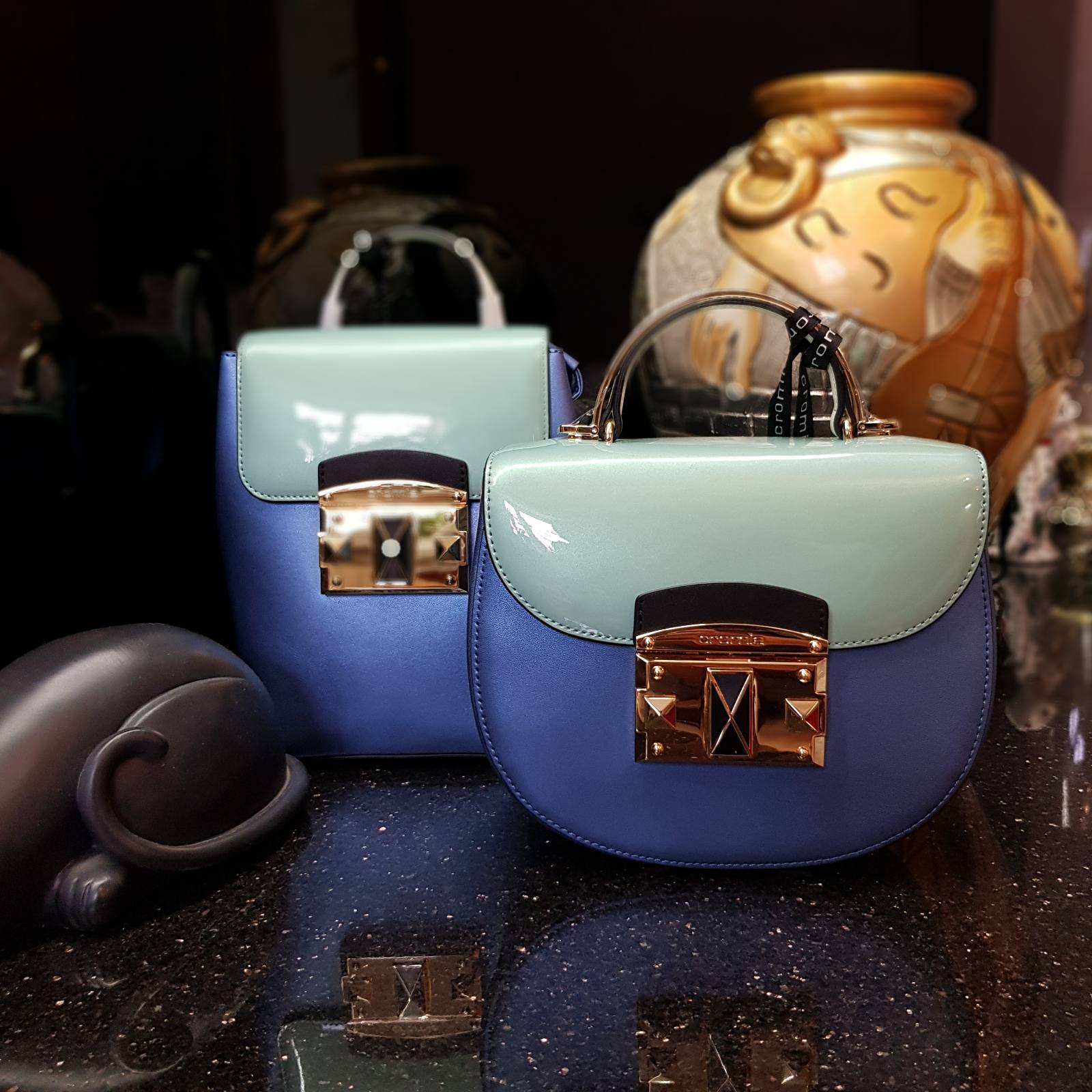 Женские дизайнерские кожаные сумки из новой коллекции итальянского бренда Cromia New 2020 в продаже с доставкой по России в Интернет-магазине Robinzon Bags (фото 6)