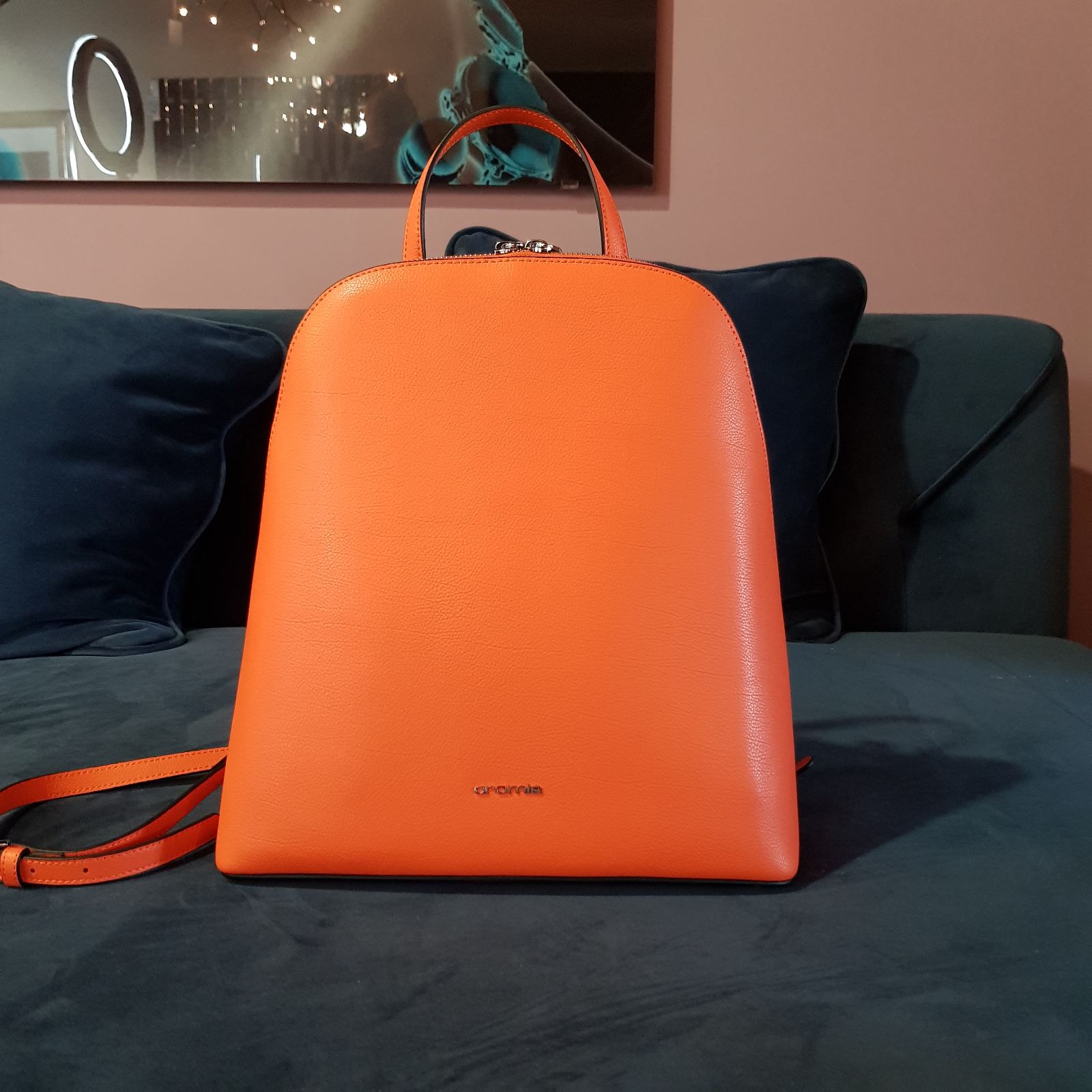 сумка оранжевого цвета