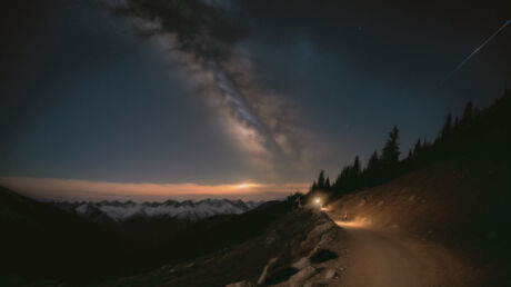 Тропа лунных пейзажей: ночные походы с фонарями и астрофотография в горах 3 Тропа лунных пейзажей: ночные походы с фонарями и астрофотография в горах